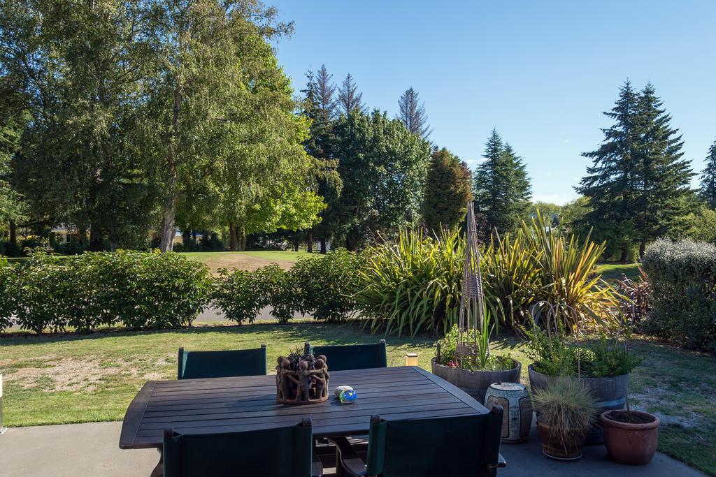 Lupin Lodge Bed & Breakfast Таупо Экстерьер фото